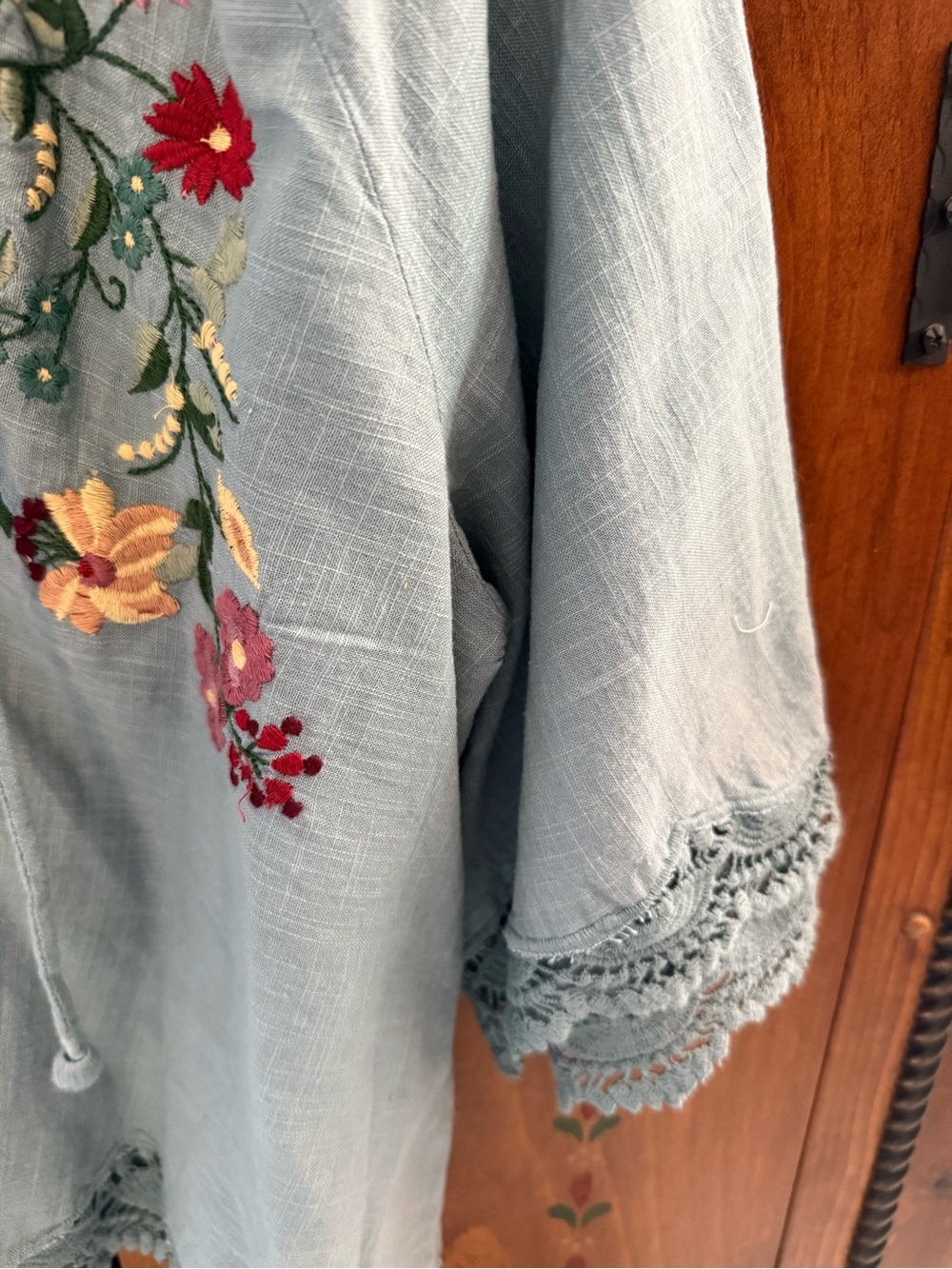 Jennifer Grace NWT $89 Embroidered V-Neck Boho Tunic in Dusty Blue med/lg - Picture 5 of 9